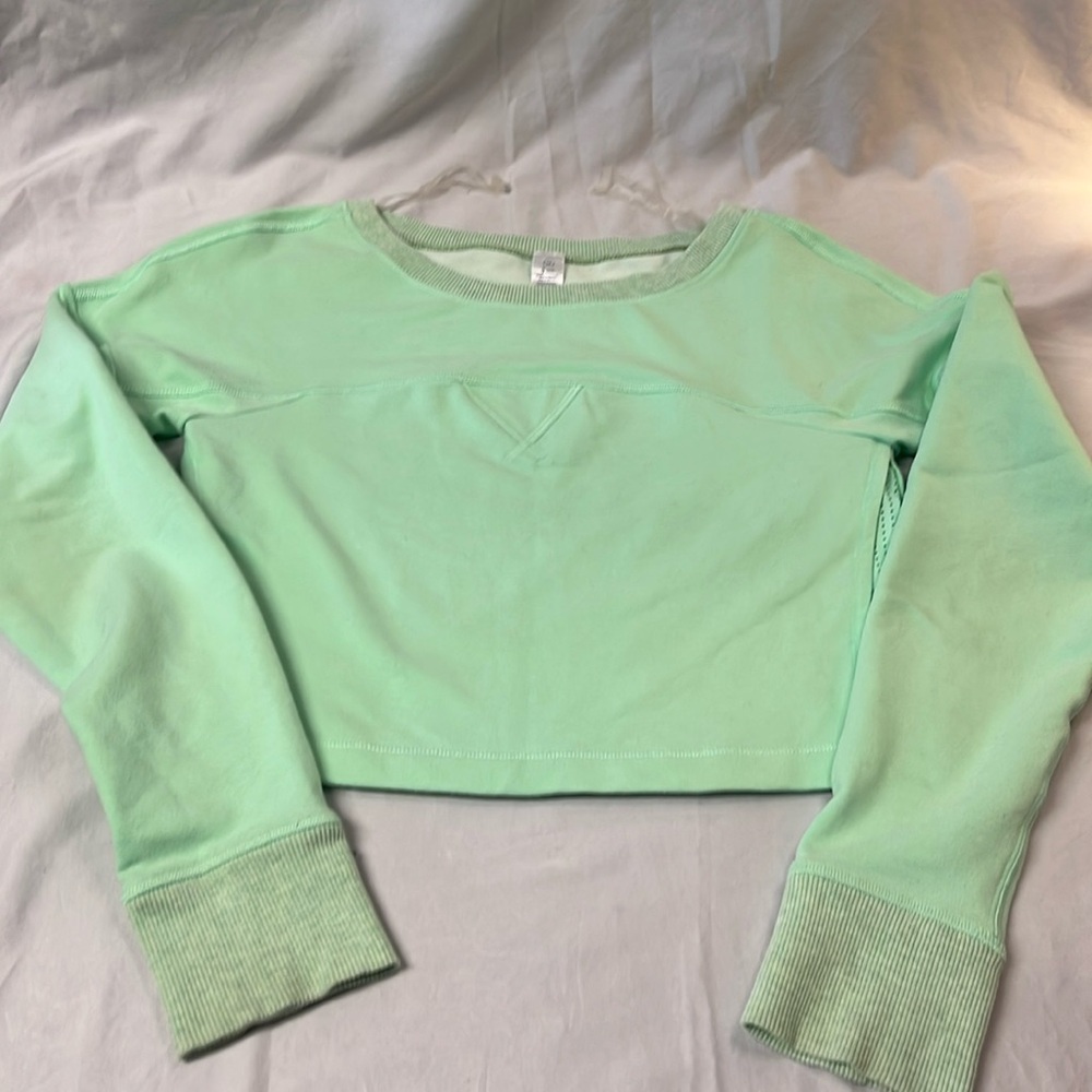 NWOT Ivivva sweatshirt crop top size 14